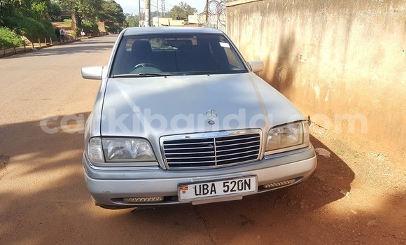 Acheter Occasion Voiture Mercedes‒Benz C–Class Gris à Kampala, Ouganda Acheter Occasion Voiture Mercedes‒Benz C–Class Gris à Kampala, Ouganda