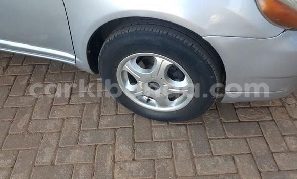 Acheter Occasion Voiture Toyota Platz Gris à Kampala, Ouganda Acheter Occasion Voiture Toyota Platz Gris à Kampala, Ouganda