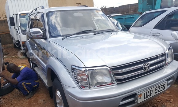 Acheter Occasion Voiture Toyota Land Cruiser Gris à Kampala, Ouganda Acheter Occasion Voiture Toyota Land Cruiser Gris à Kampala, Ouganda