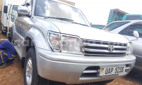 Acheter Occasion Voiture Toyota Land Cruiser Gris à Kampala, Ouganda Acheter Occasion Voiture Toyota Land Cruiser Gris à Kampala, Ouganda