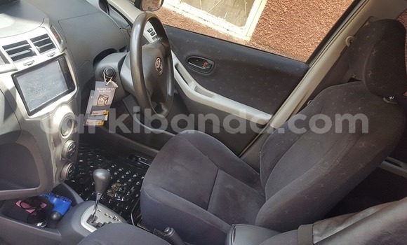 Acheter Occasion Voiture Toyota Land Cruiser Gris à Kampala, Ouganda Acheter Occasion Voiture Toyota Land Cruiser Gris à Kampala, Ouganda