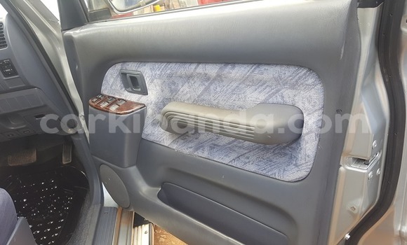 Acheter Occasion Voiture Toyota Land Cruiser Gris à Kampala, Ouganda Acheter Occasion Voiture Toyota Land Cruiser Gris à Kampala, Ouganda