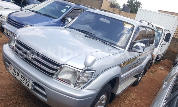 Acheter Occasion Voiture Toyota Land Cruiser Gris à Kampala, Ouganda Acheter Occasion Voiture Toyota Land Cruiser Gris à Kampala, Ouganda
