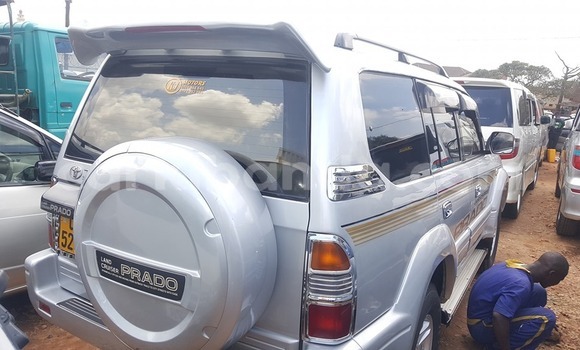 Acheter Occasion Voiture Toyota Land Cruiser Gris à Kampala, Ouganda Acheter Occasion Voiture Toyota Land Cruiser Gris à Kampala, Ouganda