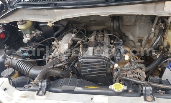 Acheter Occasion Voiture Toyota Noah Gris à Kampala, Ouganda Acheter Occasion Voiture Toyota Noah Gris à Kampala, Ouganda