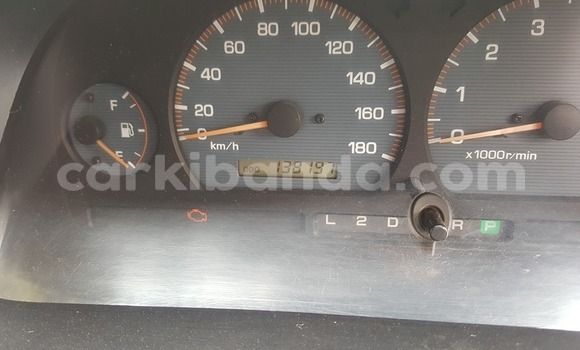 Acheter Occasion Voiture Toyota Noah Gris à Kampala, Ouganda Acheter Occasion Voiture Toyota Noah Gris à Kampala, Ouganda