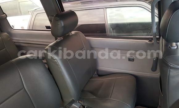 Acheter Occasion Voiture Toyota Noah Gris à Kampala, Ouganda Acheter Occasion Voiture Toyota Noah Gris à Kampala, Ouganda