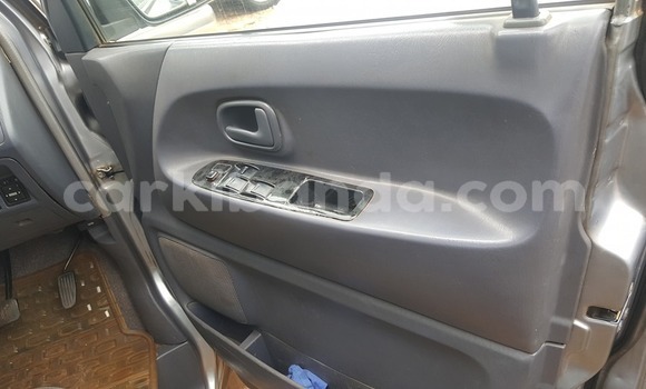 Acheter Occasion Voiture Toyota Noah Gris à Kampala, Ouganda Acheter Occasion Voiture Toyota Noah Gris à Kampala, Ouganda