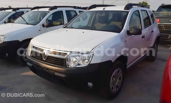 Nunua Imported Renault Duster Nyeupe Gari ndani ya Import - Dubai nchini Uganda Nunua Imported Renault Duster Nyeupe Gari ndani ya Import - Dubai nchini Uganda