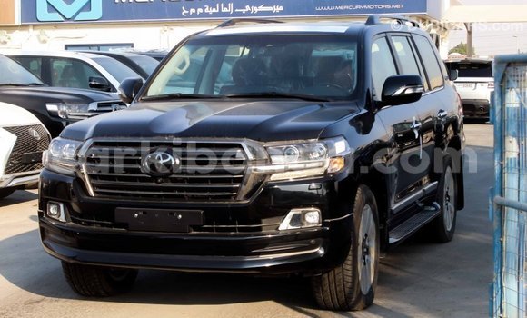 Acheter Import Voiture Toyota Land Cruiser Noir à Import - Dubai, Ouganda Acheter Import Voiture Toyota Land Cruiser Noir à Import - Dubai, Ouganda