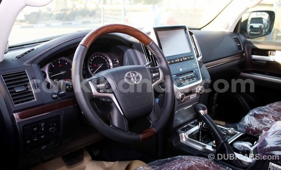 Acheter Import Voiture Toyota Land Cruiser Noir à Import - Dubai, Ouganda Acheter Import Voiture Toyota Land Cruiser Noir à Import - Dubai, Ouganda