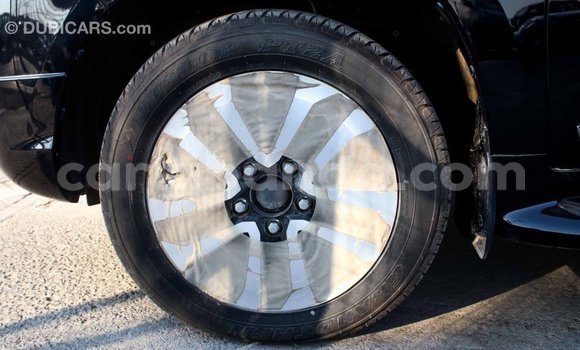 Acheter Import Voiture Toyota Land Cruiser Noir à Import - Dubai, Ouganda Acheter Import Voiture Toyota Land Cruiser Noir à Import - Dubai, Ouganda