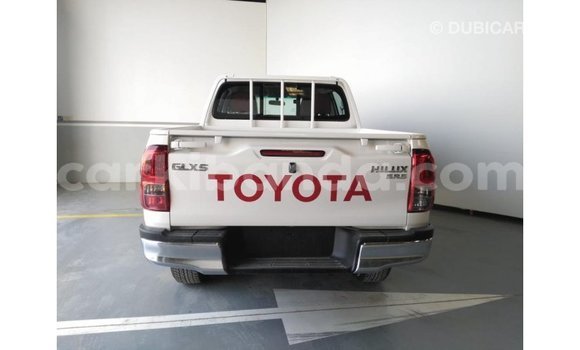 Acheter Import Voiture Toyota Hilux Blanc à Import - Dubai, Ouganda Acheter Import Voiture Toyota Hilux Blanc à Import - Dubai, Ouganda