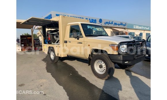 Gura Imported Toyota Land Cruiser Beige Imodoka i Import - Dubai mu Uganda Gura Imported Toyota Land Cruiser Beige Imodoka i Import - Dubai mu Uganda