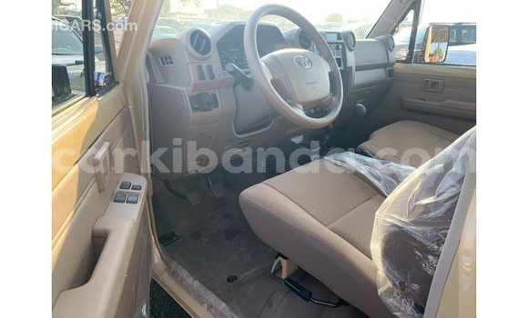Gura Imported Toyota Land Cruiser Beige Imodoka i Import - Dubai mu Uganda Gura Imported Toyota Land Cruiser Beige Imodoka i Import - Dubai mu Uganda