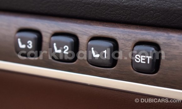 Acheter Import Voiture Toyota Land Cruiser Blanc à Import - Dubai, Ouganda Acheter Import Voiture Toyota Land Cruiser Blanc à Import - Dubai, Ouganda