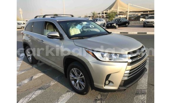 Nunua Imported Toyota Highlander Nyingine Gari ndani ya Import - Dubai nchini Uganda Nunua Imported Toyota Highlander Nyingine Gari ndani ya Import - Dubai nchini Uganda