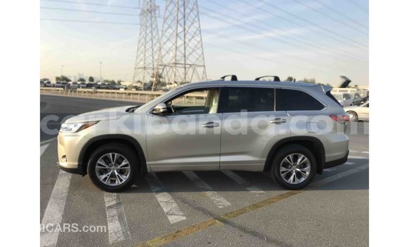 Nunua Imported Toyota Highlander Nyingine Gari ndani ya Import - Dubai nchini Uganda Nunua Imported Toyota Highlander Nyingine Gari ndani ya Import - Dubai nchini Uganda