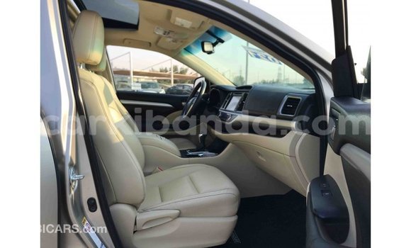 Nunua Imported Toyota Highlander Nyingine Gari ndani ya Import - Dubai nchini Uganda Nunua Imported Toyota Highlander Nyingine Gari ndani ya Import - Dubai nchini Uganda