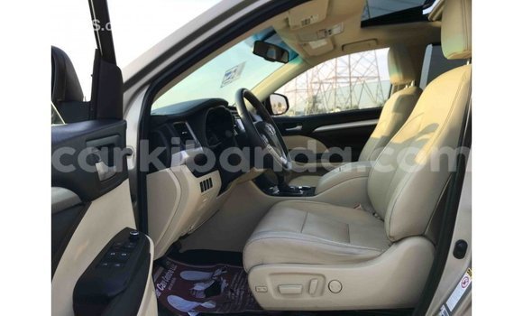 Nunua Imported Toyota Highlander Nyingine Gari ndani ya Import - Dubai nchini Uganda Nunua Imported Toyota Highlander Nyingine Gari ndani ya Import - Dubai nchini Uganda