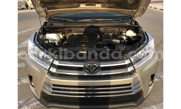 Nunua Imported Toyota Highlander Nyingine Gari ndani ya Import - Dubai nchini Uganda Nunua Imported Toyota Highlander Nyingine Gari ndani ya Import - Dubai nchini Uganda
