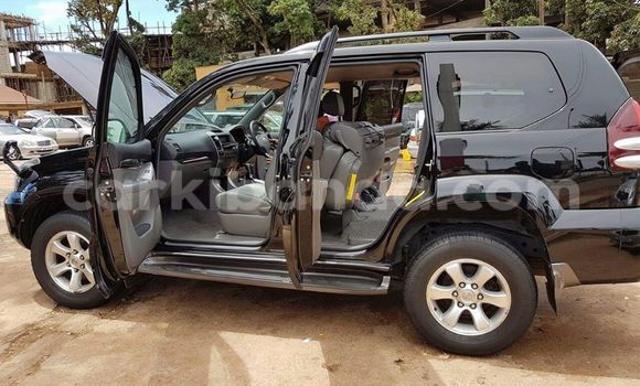 Gura Nshya Toyota Prado Black Imodoka i Kampala mu Uganda Gura Nshya Toyota Prado Black Imodoka i Kampala mu Uganda