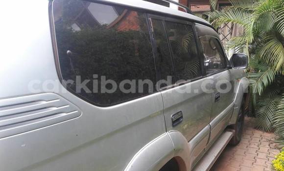 Gura Yakoze Toyota Land Cruiser Silver Imodoka i Kampala mu Uganda Gura Yakoze Toyota Land Cruiser Silver Imodoka i Kampala mu Uganda