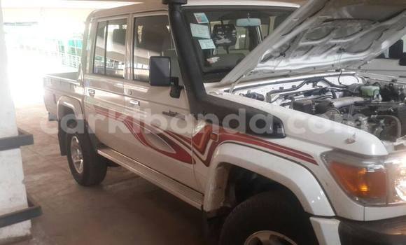 Buy Used Toyota Land Cruiser White Car in Kampala in Uganda Buy Used Toyota Land Cruiser White Car in Kampala in Uganda