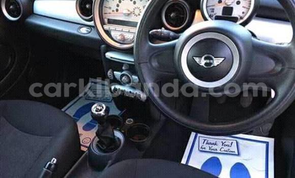 Gura Yakoze MINI Cooper Black Imodoka i Kampala mu Uganda Gura Yakoze MINI Cooper Black Imodoka i Kampala mu Uganda