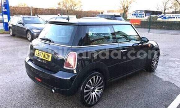 Gura Yakoze MINI Cooper Black Imodoka i Kampala mu Uganda Gura Yakoze MINI Cooper Black Imodoka i Kampala mu Uganda