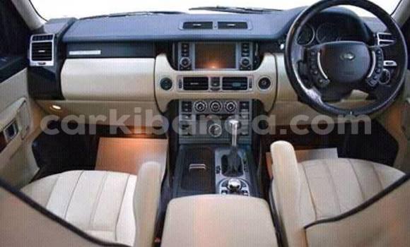 Gura Yakoze Land Rover Range Rover Black Imodoka i Kampala mu Uganda Gura Yakoze Land Rover Range Rover Black Imodoka i Kampala mu Uganda