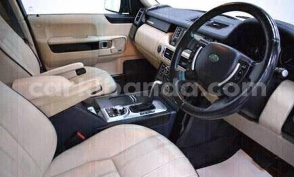 Gura Yakoze Land Rover Range Rover Black Imodoka i Kampala mu Uganda Gura Yakoze Land Rover Range Rover Black Imodoka i Kampala mu Uganda