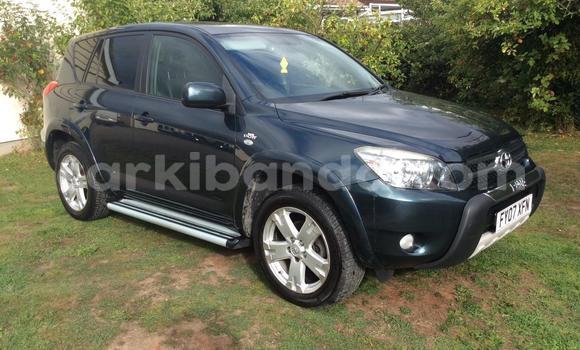 Gura Yakoze Toyota RAV4 Beige Imodoka i Kampala mu Uganda Gura Yakoze Toyota RAV4 Beige Imodoka i Kampala mu Uganda