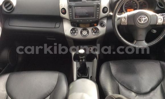 Gura Yakoze Toyota RAV4 Beige Imodoka i Kampala mu Uganda Gura Yakoze Toyota RAV4 Beige Imodoka i Kampala mu Uganda