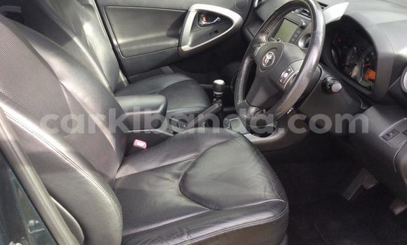 Gura Yakoze Toyota RAV4 Beige Imodoka i Kampala mu Uganda Gura Yakoze Toyota RAV4 Beige Imodoka i Kampala mu Uganda