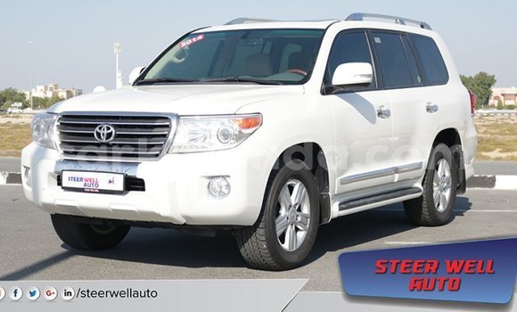 Gura Imported Toyota Land Cruiser White Imodoka i Import - Dubai mu Uganda Gura Imported Toyota Land Cruiser White Imodoka i Import - Dubai mu Uganda
