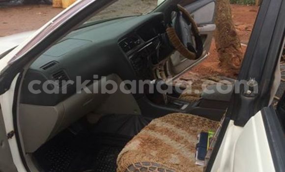 Acheter Occasion Voiture Toyota Mark II Blanc à Kampala, Ouganda Acheter Occasion Voiture Toyota Mark II Blanc à Kampala, Ouganda