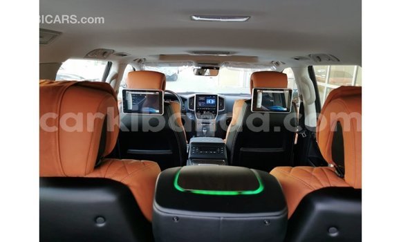 Acheter Import Voiture Toyota Land Cruiser Noir à Import - Dubai, Ouganda Acheter Import Voiture Toyota Land Cruiser Noir à Import - Dubai, Ouganda