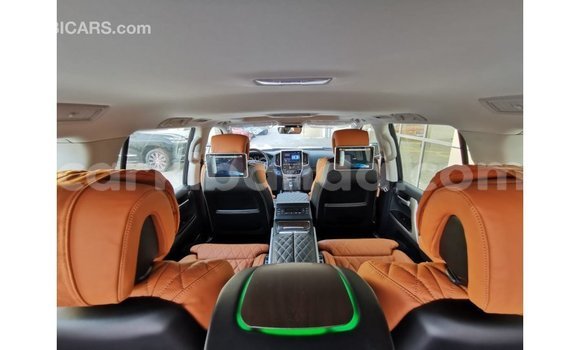 Acheter Import Voiture Toyota Land Cruiser Noir à Import - Dubai, Ouganda Acheter Import Voiture Toyota Land Cruiser Noir à Import - Dubai, Ouganda