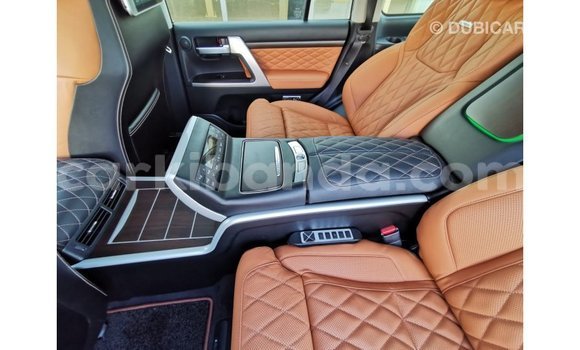 Acheter Import Voiture Toyota Land Cruiser Noir à Import - Dubai, Ouganda Acheter Import Voiture Toyota Land Cruiser Noir à Import - Dubai, Ouganda