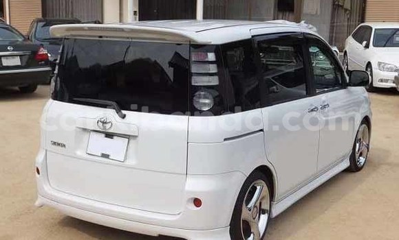Nunua Imported Toyota Sienta Nyeupe Gari ndani ya Kampala nchini Uganda Nunua Imported Toyota Sienta Nyeupe Gari ndani ya Kampala nchini Uganda