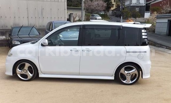 Nunua Imported Toyota Sienta Nyeupe Gari ndani ya Kampala nchini Uganda Nunua Imported Toyota Sienta Nyeupe Gari ndani ya Kampala nchini Uganda