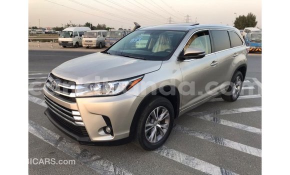 Nunua Imported Toyota Highlander Nyingine Gari ndani ya Import - Dubai nchini Uganda Nunua Imported Toyota Highlander Nyingine Gari ndani ya Import - Dubai nchini Uganda