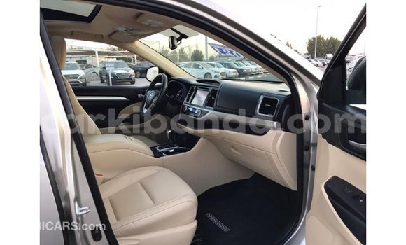 Nunua Imported Toyota Highlander Nyingine Gari ndani ya Import - Dubai nchini Uganda Nunua Imported Toyota Highlander Nyingine Gari ndani ya Import - Dubai nchini Uganda
