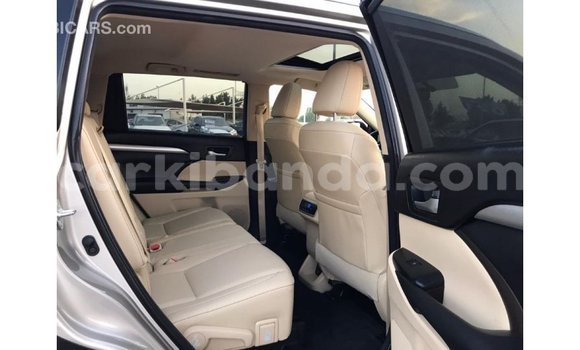 Nunua Imported Toyota Highlander Nyingine Gari ndani ya Import - Dubai nchini Uganda Nunua Imported Toyota Highlander Nyingine Gari ndani ya Import - Dubai nchini Uganda
