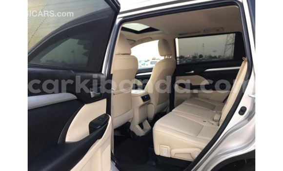 Nunua Imported Toyota Highlander Nyingine Gari ndani ya Import - Dubai nchini Uganda Nunua Imported Toyota Highlander Nyingine Gari ndani ya Import - Dubai nchini Uganda