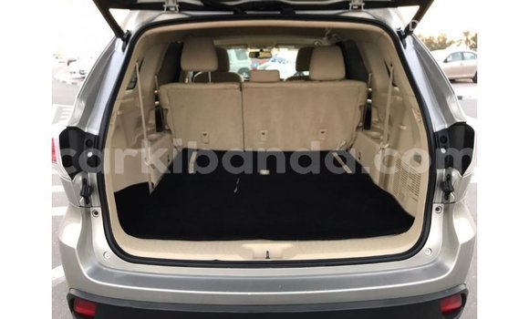 Nunua Imported Toyota Highlander Nyingine Gari ndani ya Import - Dubai nchini Uganda Nunua Imported Toyota Highlander Nyingine Gari ndani ya Import - Dubai nchini Uganda