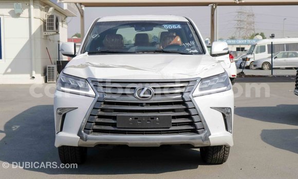 Acheter Import Voiture Lexus LX Blanc à Import - Dubai, Ouganda Acheter Import Voiture Lexus LX Blanc à Import - Dubai, Ouganda
