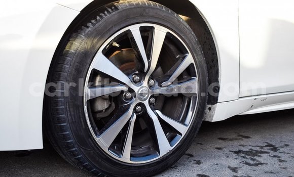 Nunua Imported Nissan Maxima Nyeupe Gari ndani ya Import - Dubai nchini Uganda Nunua Imported Nissan Maxima Nyeupe Gari ndani ya Import - Dubai nchini Uganda