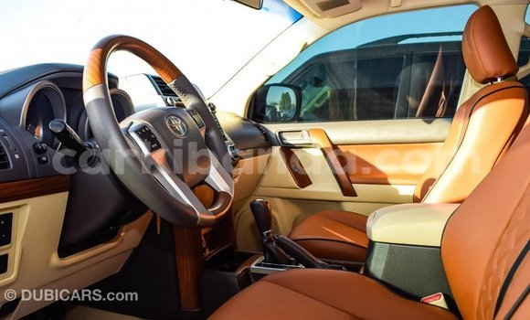 Acheter Import Voiture Toyota Prado Blanc à Import - Dubai, Ouganda Acheter Import Voiture Toyota Prado Blanc à Import - Dubai, Ouganda